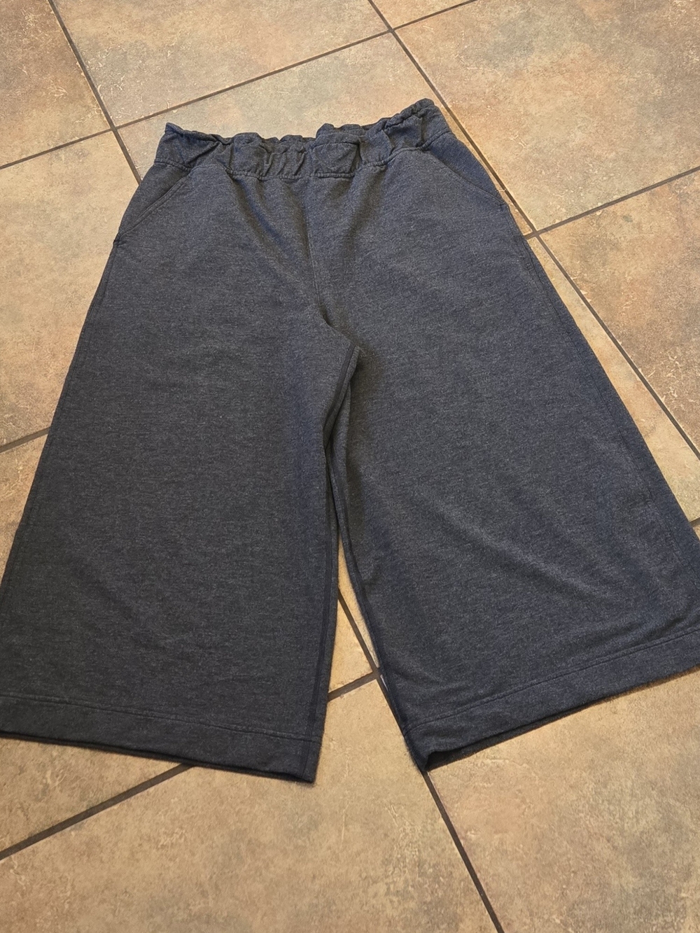Lululemon Wide Leg Crop Pants Size 10 Heathered Charcoal Gray